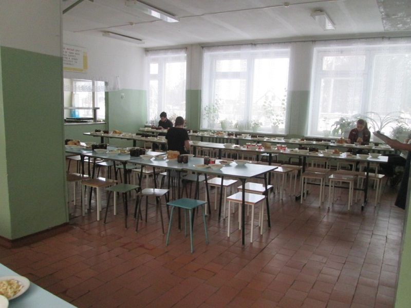 Зал школьной столовой
